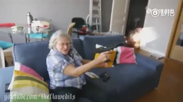 [图]一位老奶奶玩《使命召唤》：最后竟拔出真枪乱射