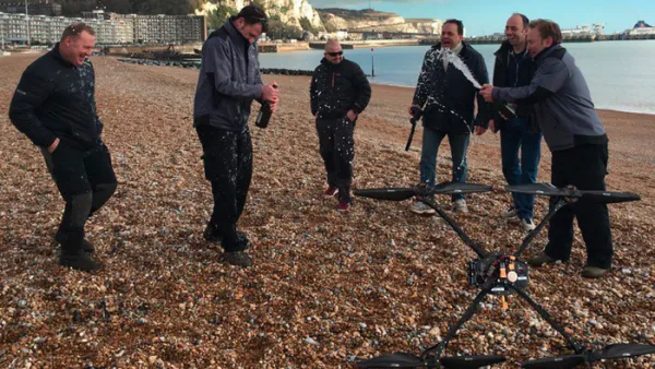 [视频]英国商用四轴无人机首次飞越英吉利海峡