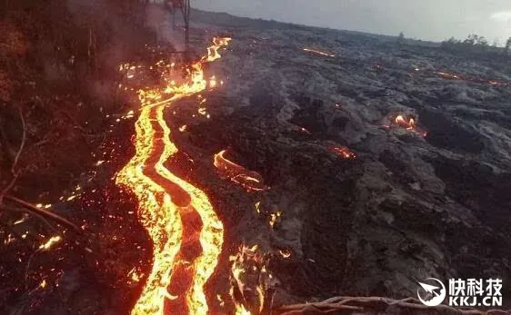 诡异！夏威夷火山爆发：火山口竟露出“笑脸”