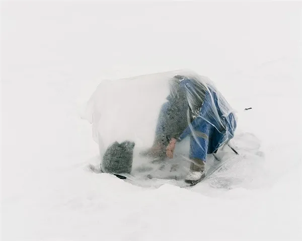 零下40度雪地钓鱼 画面犹如行为艺术