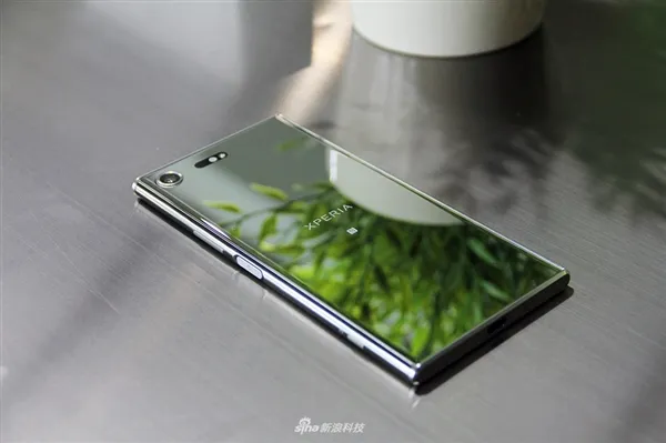 镜面版Xperia XZ Premium开箱 这配色只有索尼敢用