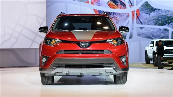 2018款丰田RAV4探险版：终于有点越野味了