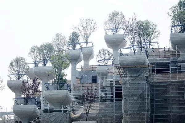 上海惊现“空中花园” 屋顶种上千棵树