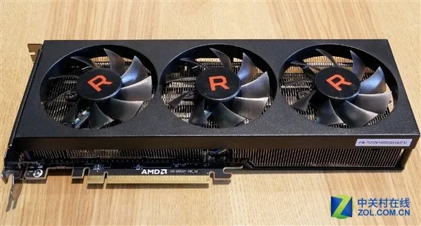AMD Radeon RX Vgea 56公版居然用了3风扇！