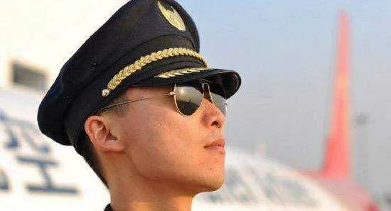 俄飞行员跳槽中国 中国高薪吸引全球科技人才？