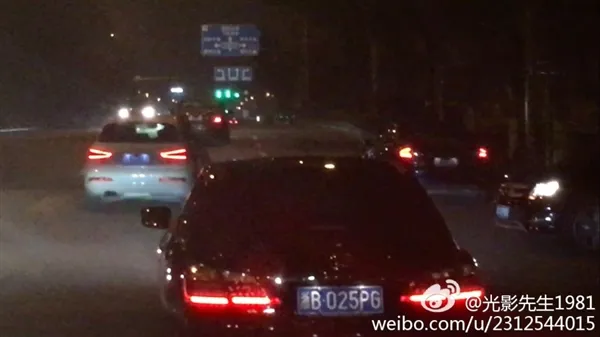 六小龄童遭路怒别车 网友：没亮金箍棒算他命大