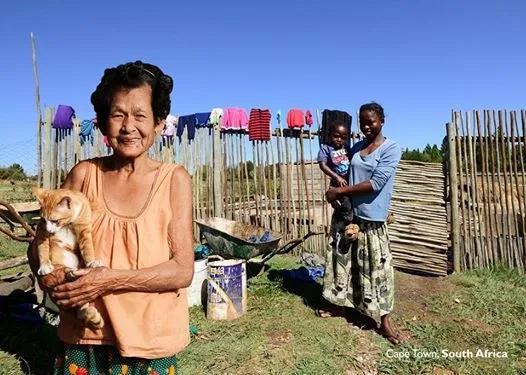 泰国男子P图带85岁老母亲“环游世界” 看完泪奔