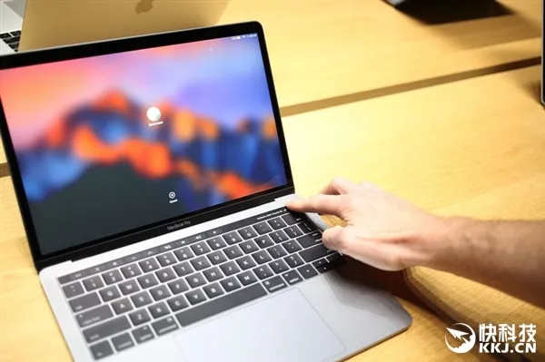 史上最轻薄！新Macbook Pro图赏/上手视频：触控屏逆天