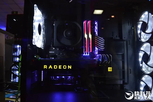 AMD新旗舰显卡RX Vega装机实测：游戏比GTX 1080稳