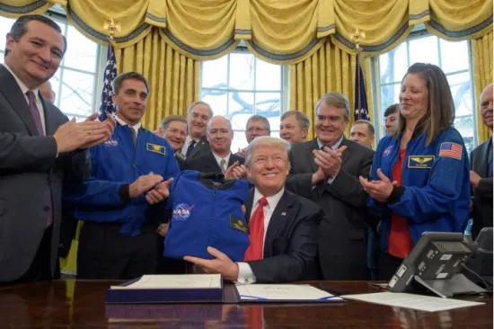 与奥巴马一致 特朗普签法案欲2033年送人去火星