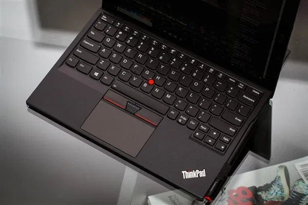 苏婆劲敌！联想2代ThinkPad X1平板图赏：2K屏/手写笔