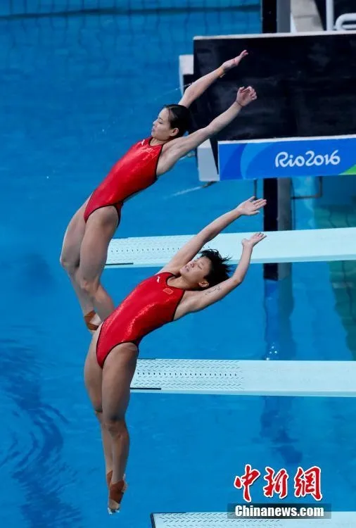 女子双人三米板夺里约奥运中国第二金！静止画面逆天神同步