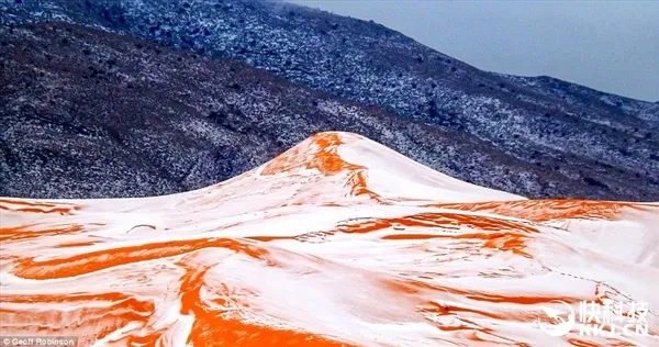 美呆了！撒哈拉沙漠罕见暴雪：部分地区积雪深1米