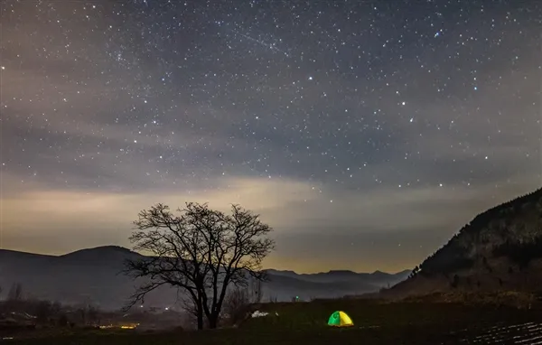 不敢相信！雾霾之上的流星雨竟如此美丽