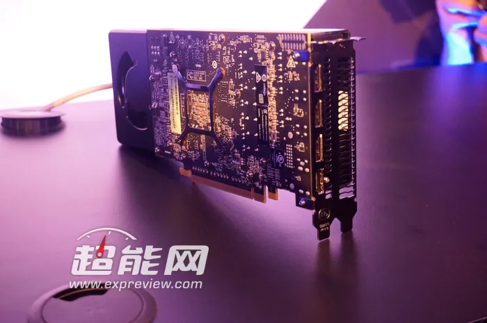 AMD RX 480显卡抢先上手：表面类肤材质，PCB这么短