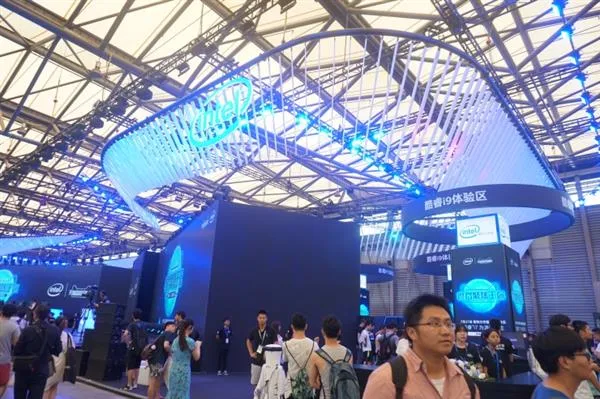 ChinaJoy 2017：大长腿、游戏、VR……你想看的都在这