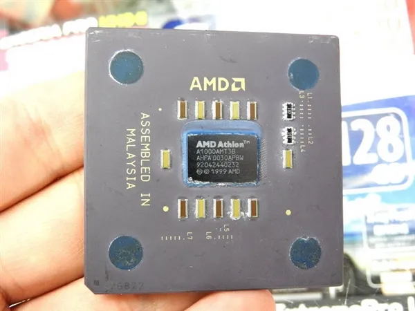 AMD巅峰！还记得雷鸟核心Athlon 1GHz吗？