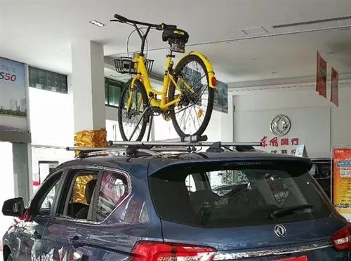 国产汽车4S店把ofo绑车顶做广告 画面看醉