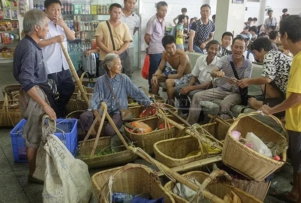 京广线上最暖心火车走红：沿途百姓可免费坐