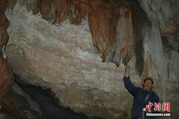 云南现罕见喀斯特石花群 村民装防盗门轮流看守