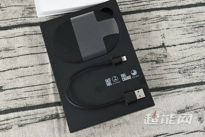 BeatsX无线耳机开箱图赏：轻巧的听音乐体验，顺便还能装个..