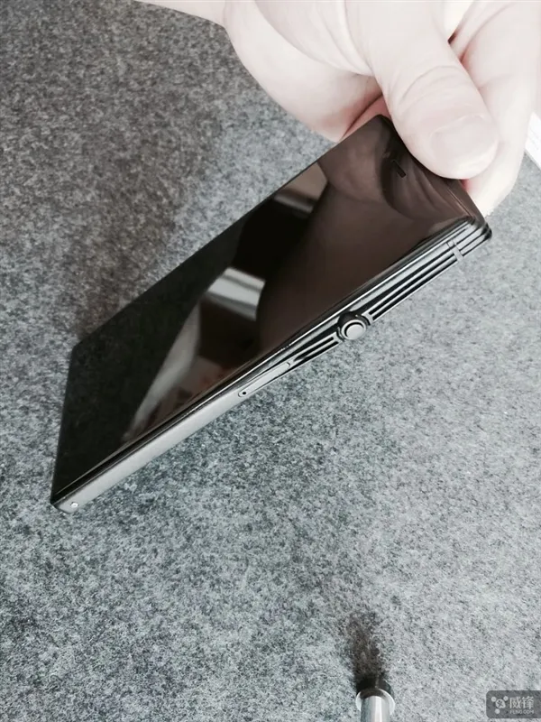 网友爆改iPhone 6 Plus！惊艳屏占比+后置指纹