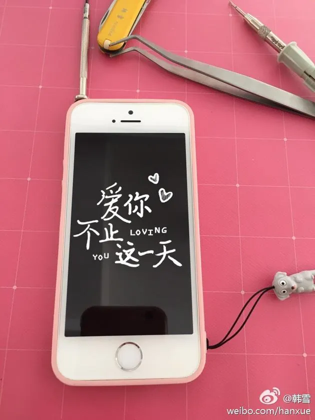 女神也是技术宅 演员韩雪自己动手为iPhone换屏