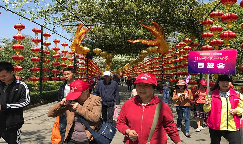 同程百旅会：横店影视城首发班，首次尝试穿越主题中老年旅游