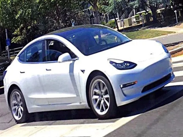 特斯拉Model 3量产车曝光：至少5款配色