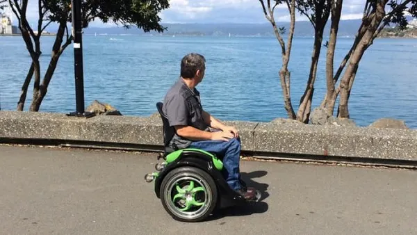 [视频]Ogo平衡轮椅上线众筹：用上半身控制移动