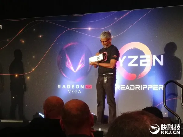 AMD RX Vega显卡真海量图赏：风冷水冷齐飞