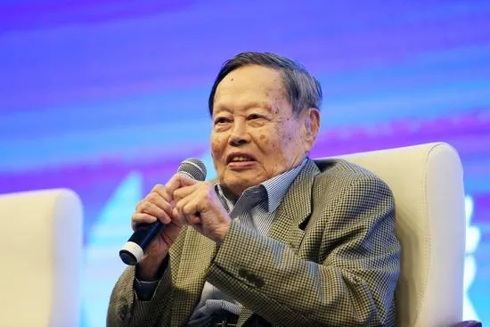 杨振宁、姚期智转中科院院士：他们为什么放弃外国籍？