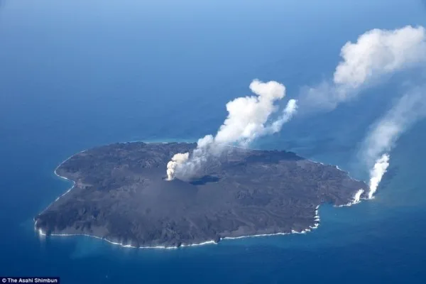 日本火山岛两年扩展12倍：与附近岛屿融为一体