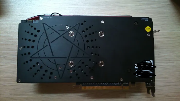 迪兰DEVIL RX 580“恶魔降临”，2.5槽大面包设计