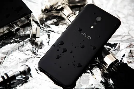 黑色轻奢质感 vivo Xplay6磨砂黑惊艳亮相