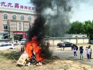 电动车短路三秒就冒烟 各部门应明确监管职责