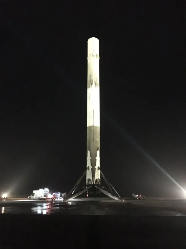 SpaceX分享猎鹰9号回收任务特写照