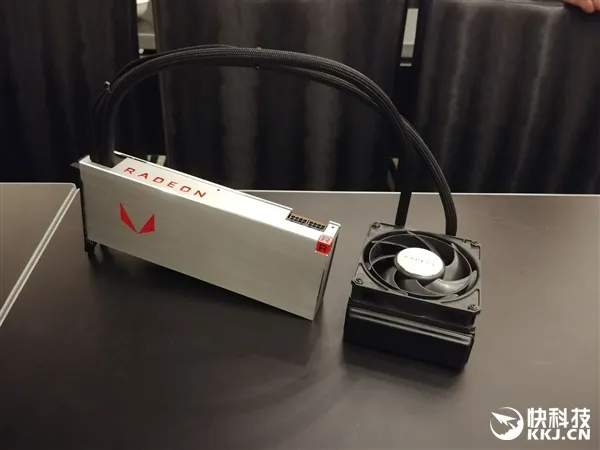 AMD RX Vega显卡真海量图赏：风冷水冷齐飞