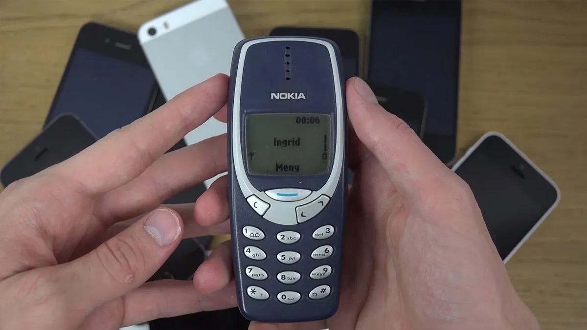 英国大叔一台诺基亚3310用了17年，看来真的老老实实当电话用了
