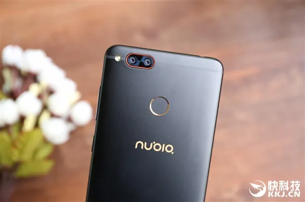 6GB内存！nubia Z17mini黑金版开箱图赏：双摄逆天