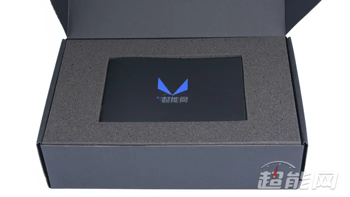 AMD Radeon Vega Frontier显卡图赏，能文能武的专业卡