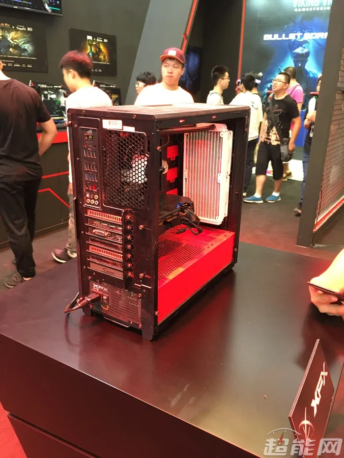 ChinaJoy 2017拾萃：快来看由XFX RX 580显卡组成的红色狼群