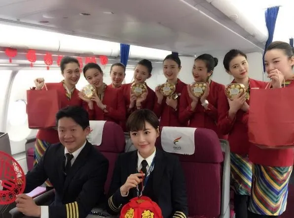 西藏航空美女飞行员：女神气质征服网友