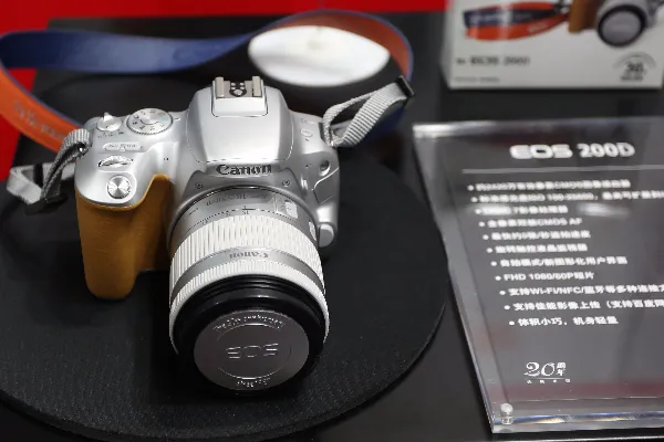 佳能发布EOS 6D MarkⅡ：加入反转触摸屏 45点十字对焦