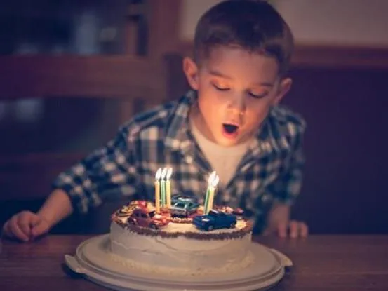 吹生日蜡烛还有这恶果：蛋糕细菌增加120倍