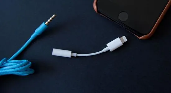 不止曲面屏！传iPhone 8将弃Lightning接口转用USB-C