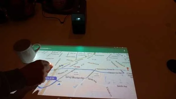 索尼黑科技：Xperia投影仪射出的Android可以触摸