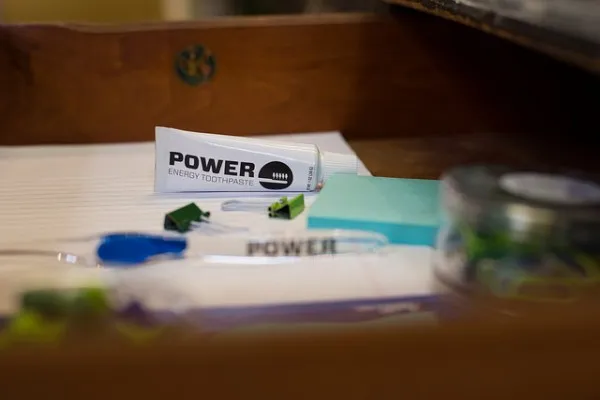 Power Energy Toothpaste:一款含咖啡因的牙膏 帮你节约泡咖啡的时间