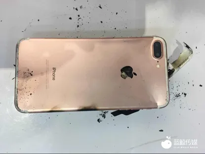 曝iPhone 7P再爆炸，黑烟冒出手机炸裂