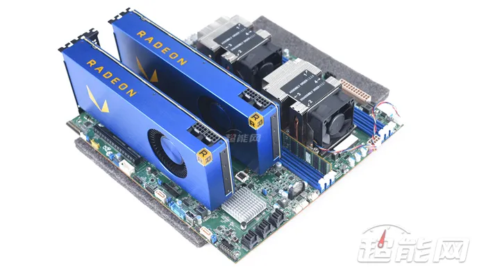 AMD Radeon Vega Frontier显卡图赏，能文能武的专业卡